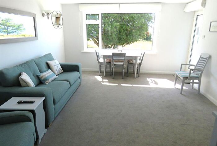 2 Bedroom Flat To Rent In Beacon Drive, Highcliffe, Christchurch, BH23