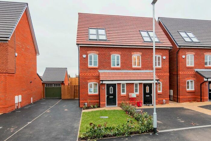 3 Bedroom House To Rent In Redstart Place, Hall Park, S81