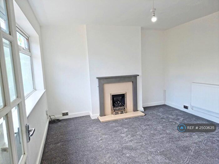 3 Bedroom End Of Terrace House To Rent In Barnes Hill, Birmingham, B29