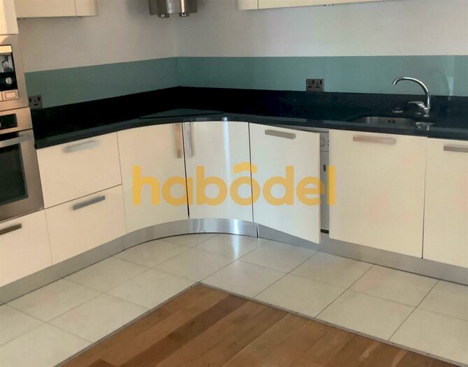 2 Bedroom Flat To Rent In St James Crt, Grand Parade, Leigh On Sea, SS9