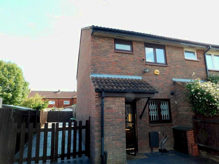 2 Bedroom End Of Terrace House To Rent In Green Leas Close, Sunbury, TW16