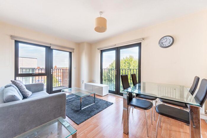 1 Bedroom Flat For Sale In Newman Close, London, NW10
