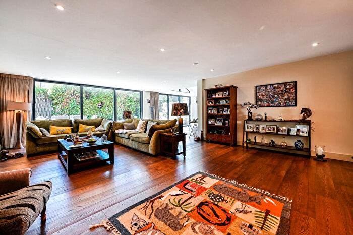 5 Bedroom Detached House For Sale In Cleveland Gardens, Worcester Park, KT4