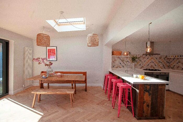 5 Bedroom Terraced House To Rent In Redmere Grove, Manchester, Greater Manchester, M14