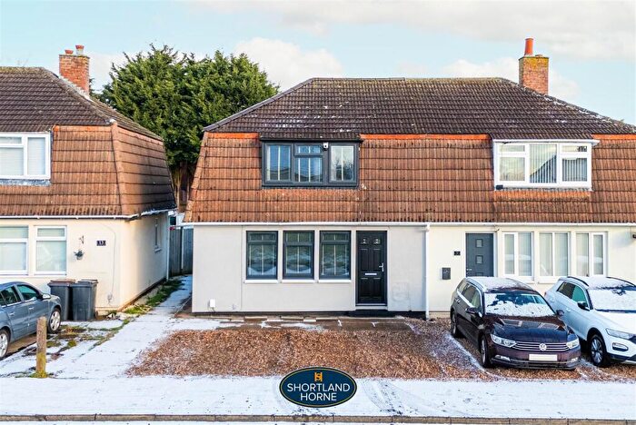 3 Bedroom Semi-Detached House For Sale In Lindley Road, Bedworth, CV12