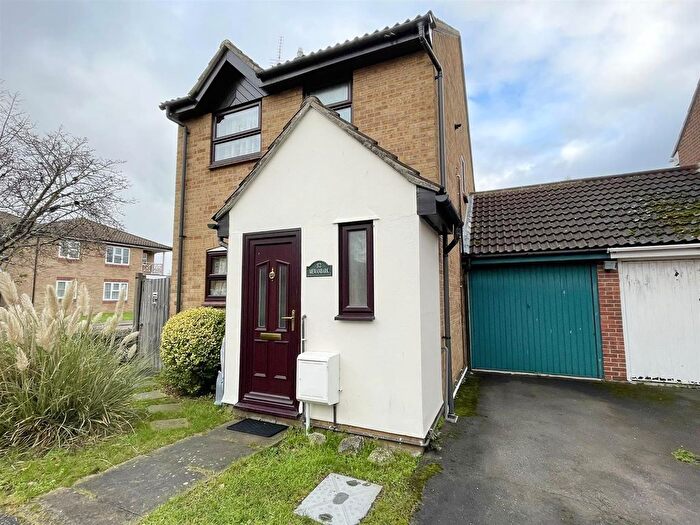 3 Bedroom Link Detached House For Sale In Hopkins Mead, Chelmer Village, Chelmsford, CM2