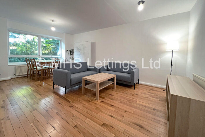 2 Bedroom Apartment To Rent In Grosvenor Park Gardens, Leeds, LS6