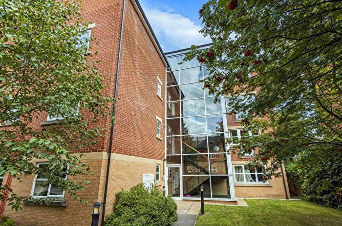 2 Bedroom Flat To Rent In Abbey Court, Vicarage Mews, Kirkstall, Leeds, LS5