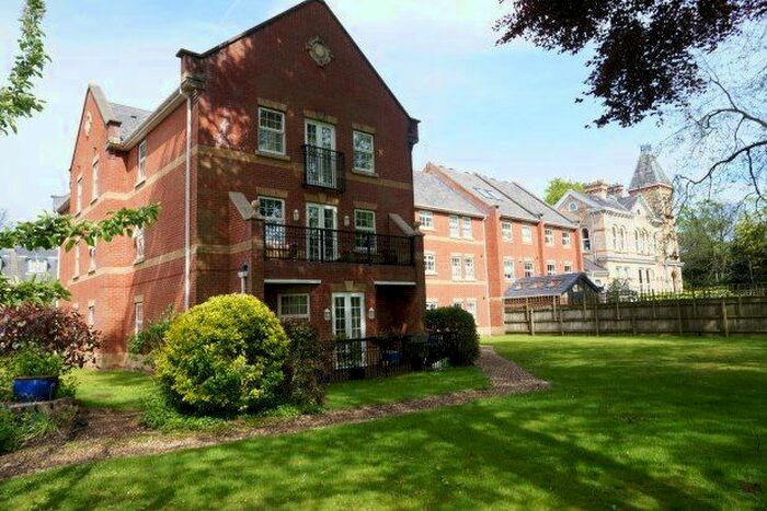 2 Bedroom Flat To Rent In Holly Royde Close, Manchester M20