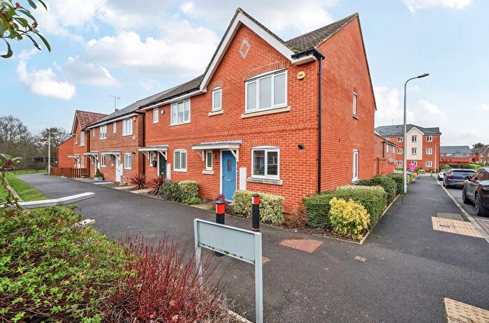 3 Bedroom Semi Detached House For Sale In Elk Path, Three Mile Cross, Reading, Berkshire, RG7