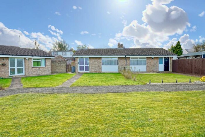 1 Bedroom Bungalow For Sale In Bedford Road, Roxton, Bedford, Bedfordshire, MK44