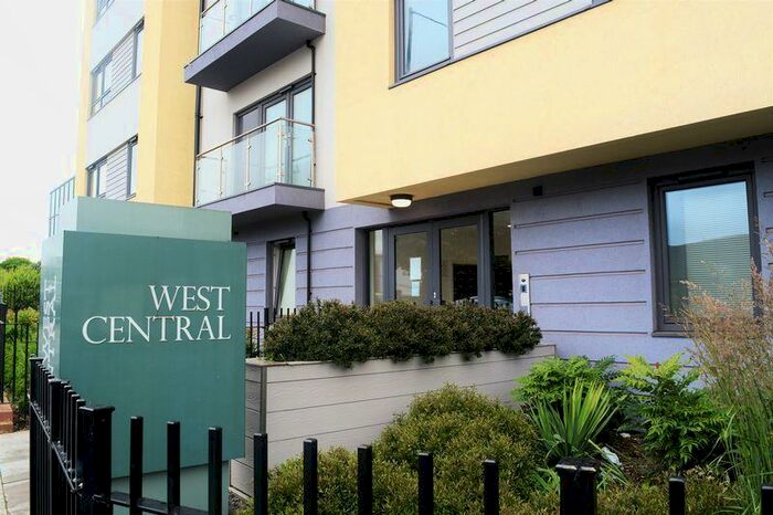 1 Bedroom Flat To Rent In West Central, Stoke Road, Slough, SL2