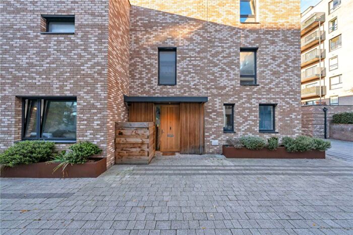 4 Bedroom End Of Terrace House For Sale In Oriental Square, Colindale, London, NW9