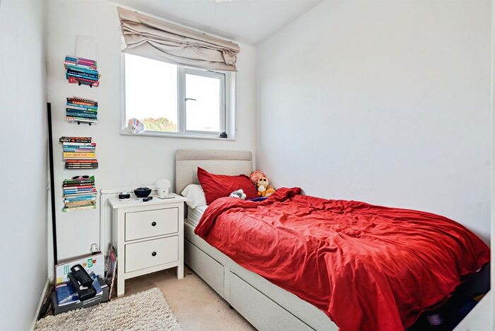 3 Bedroom Semi-detached House For Sale In Manor Road, Witney, OX28