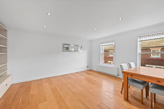 2 Bedroom House To Rent In Lockesfield Place, Isle Of Dogs, E14