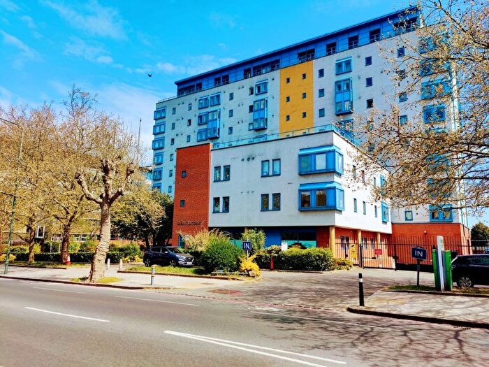 2 Bedroom Flat To Rent In London Road, London, SW16