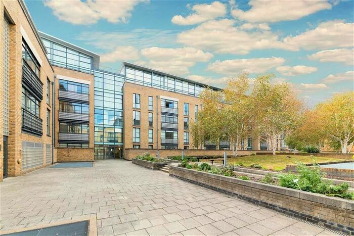 2 Bedroom Flat To Rent In Town Meadow, Brentford, TW8