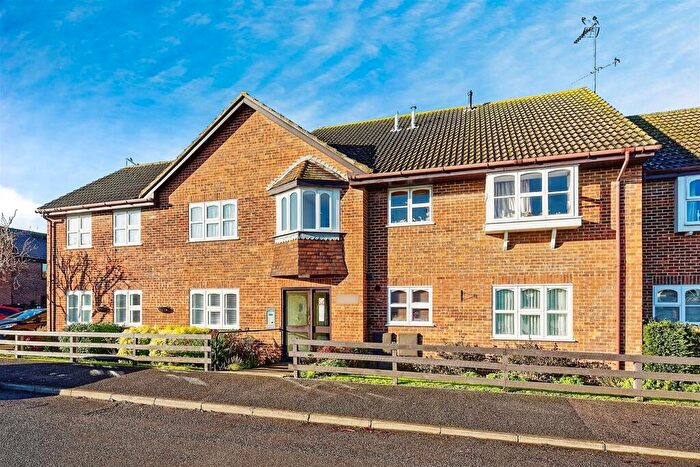1 Bedroom Flat For Sale In Abbey Fields, Faversham, ME13