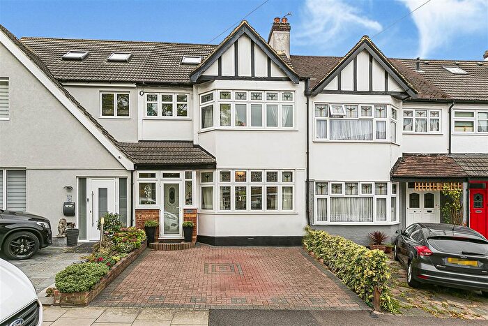 5 Bedroom Property For Sale In Roding Lane North, Woodford Green, IG8
