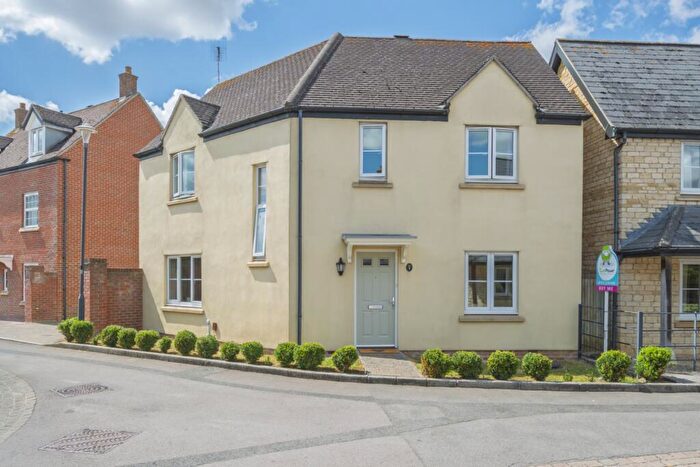 4 Bedroom Detached House For Sale In Fawley Close, Swindon, SN25