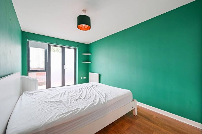 2 Bedroom Flat To Rent In Leverton Close, Wood Green, London, N22