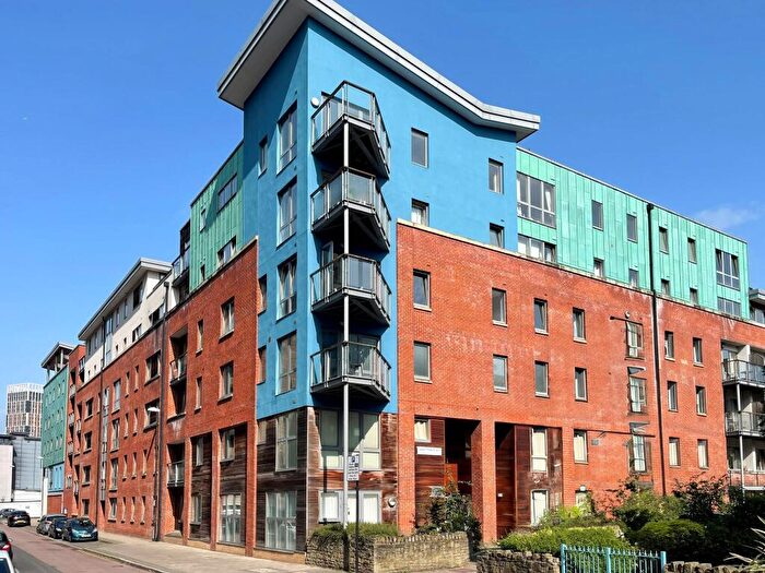 2 Bedroom Flat To Rent In Crown And Anchor House, Temple Quay, Bristol, BS2