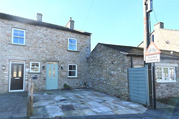 2 Bedroom Cottage For Sale In Grinton, Richmond, DL11