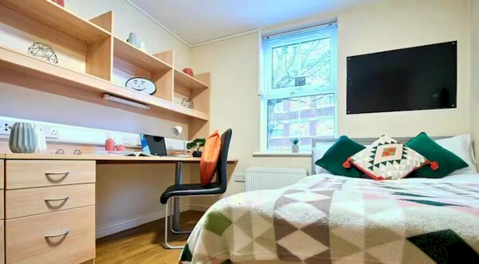 1 Bedroom Flat To Rent In Students - Oxney House & Gardens, - Oxney Road, Manchester, M14