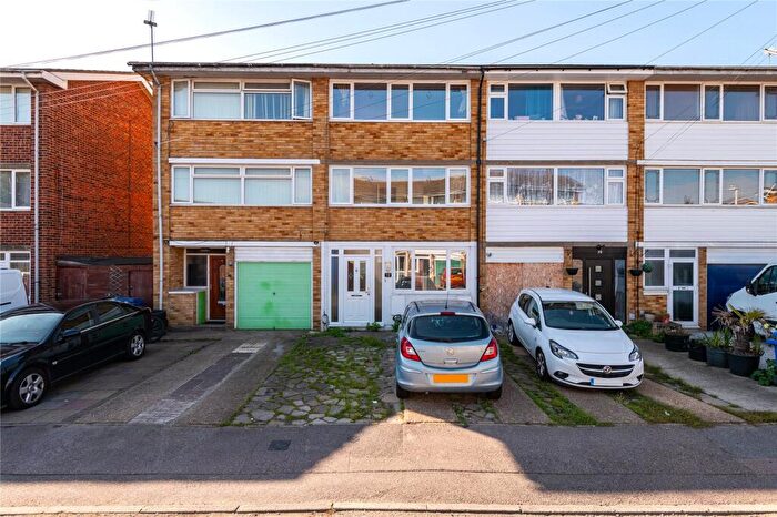 4 Bedroom Link Detached House To Rent In Millfield, Sittingbourne, Kent, ME10