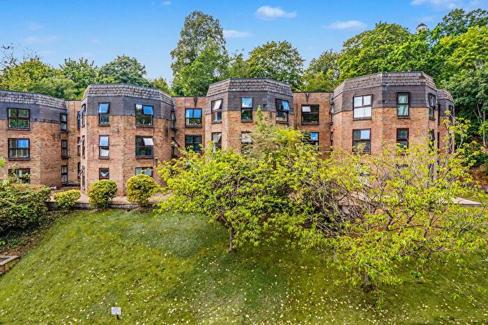 2 Bedroom Flat For Sale In Charterhouse Road, Godalming, Surrey, GU7