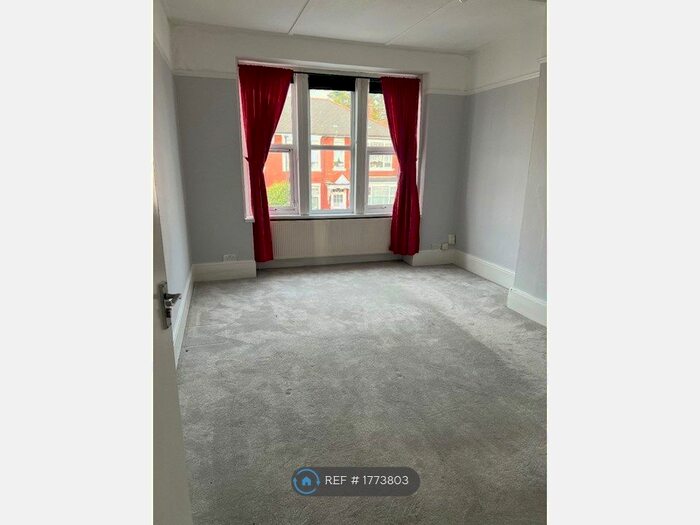 4 Bedroom Flat To Rent In Sidney Avenue, London, N13