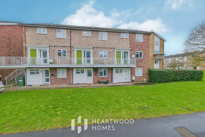 2 Bedroom Maisonette To Rent In The Ridgeway, St. Albans, AL4