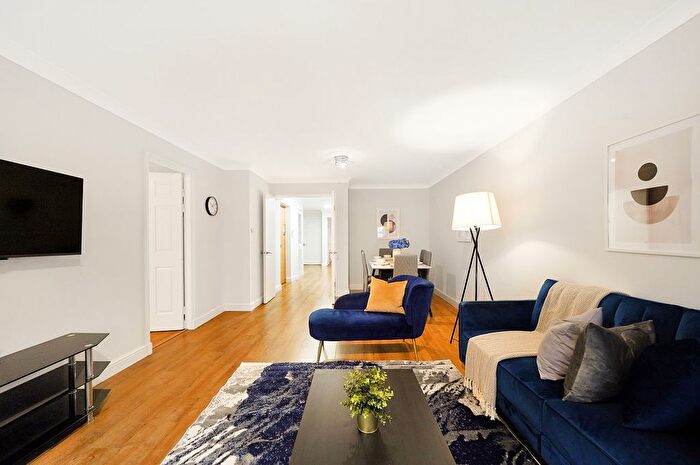 3 Bedroom Flat For Sale In Kilburn Priory, London, NW6