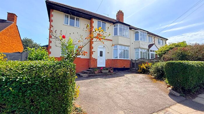 4 Bedroom Semi Detached House For Sale In Bradstock Road, Kings Norton, Birmingham, B30