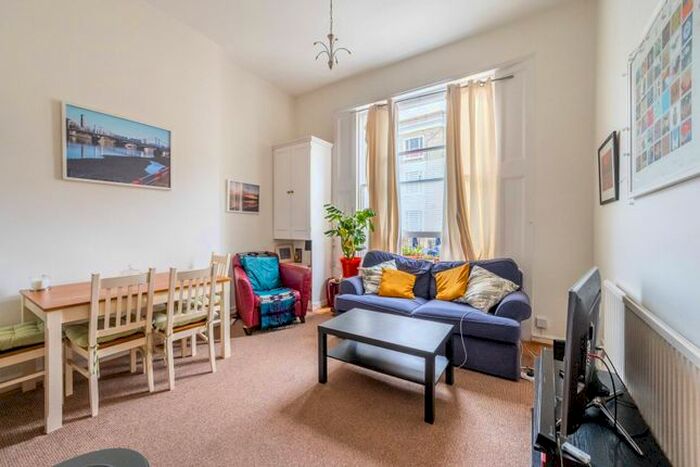 2 Bedroom Flat To Rent In Eardley Crescent, Earls Court, London, SW5
