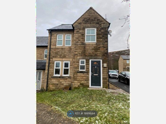 3 Bedroom Semi-Detached House To Rent In Calico Crescent, Carrbrook, Stalybridge, SK15