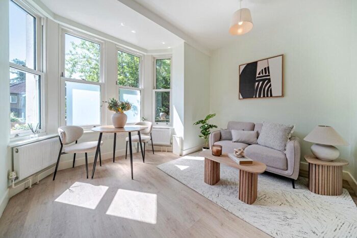 1 Bedroom Property For Sale In Nightingale Lane, Battersea, London, SW12