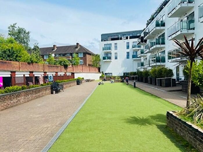 2 Bedroom Flat To Rent In Punam Appt. Windsor Close, Northwood, HA6