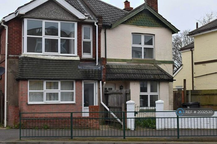 4 Bedroom Semi-Detached House To Rent In Holdenhurst Road, Bournemouth, BH8