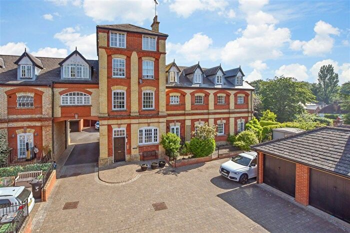 1 Bedroom Flat For Sale In Swan Street, West Malling, Kent, ME19