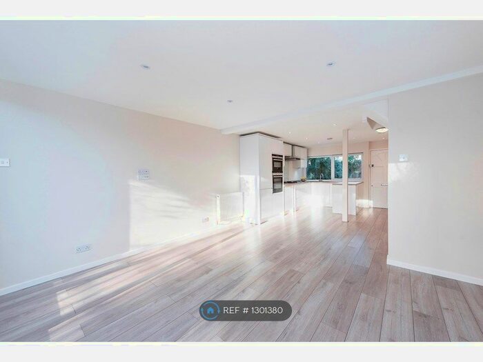 4 Bedroom Terraced House To Rent In Fairlawns, St Margaret's TW1