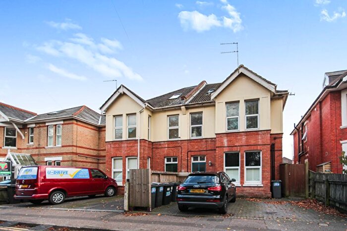 1 Bedroom Flat To Rent In Richmond Park Road, Charminster, BH8