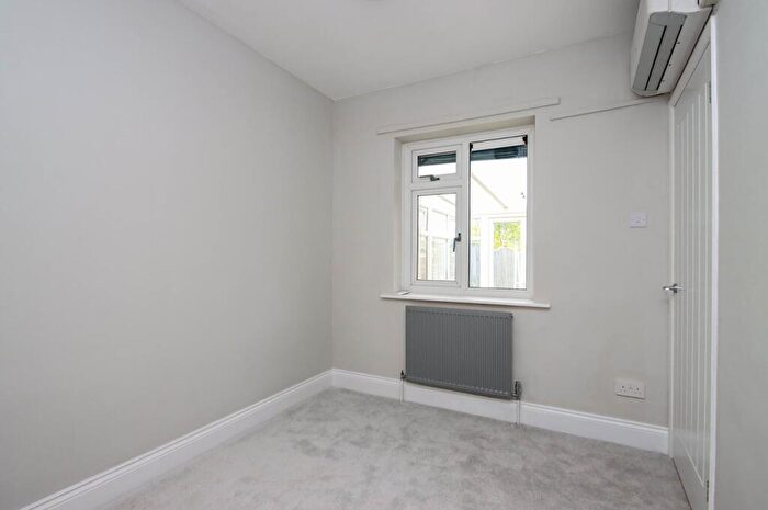 1 Bedroom Semi-Detached Bungalow To Rent In Canterbury Road, Davyhulme, Manchester, M41