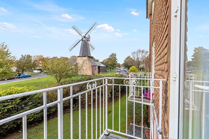 2 Bedroom Maisonette For Sale In Holmes Avenue, Hove, BN3