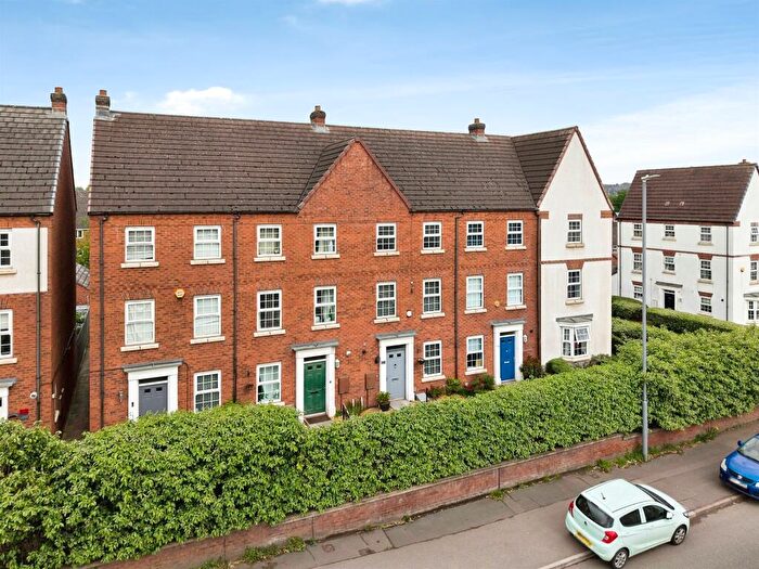 3 Bedroom Town House For Sale In Bloomfield Road, Tipton, DY4