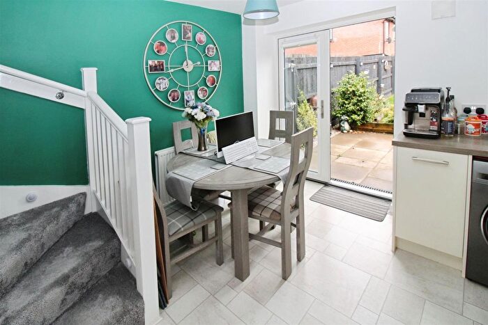 2 Bedroom End Of Terrace House For Sale In Twickenham Close, Hull, HU8