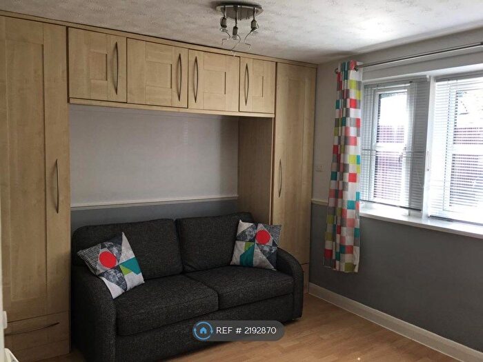 Studio To Rent In Mercers Row, St. Albans, AL1