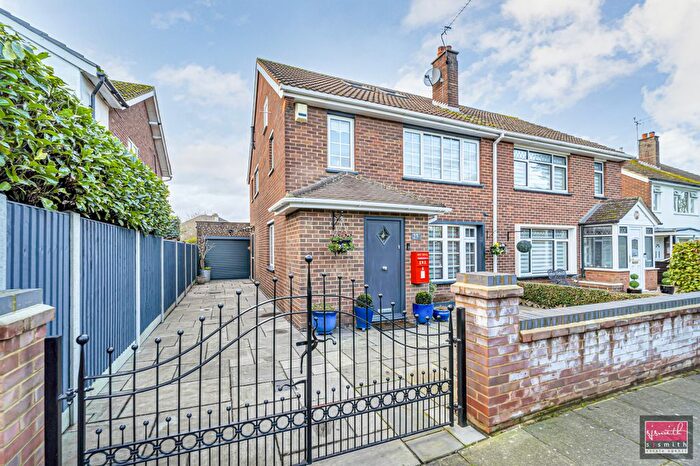 4 Bedroom Semi-Detached House For Sale In Worple Road, Staines-Upon-Thames, TW18