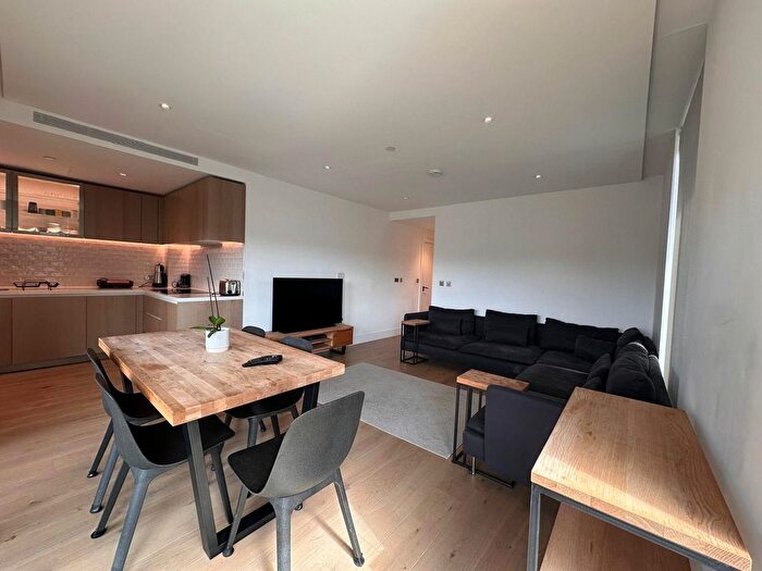 2 Bedroom Flat To Rent In Radley House, London, SW11