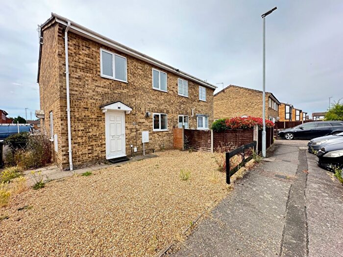 1 Bedroom Semi-Detached House To Rent In Lesbury Close, Luton, Bedfordshire, LU2